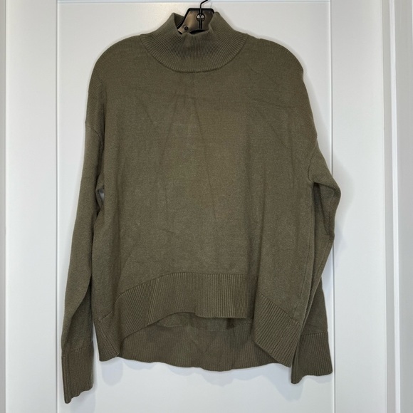 OAK + FORT Sweaters - Oak and fort green turtleneck sweater
